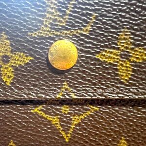 Authentic Louis Vuitton Elise Monogram wallet **REASONABLE OFFERS ONLY**